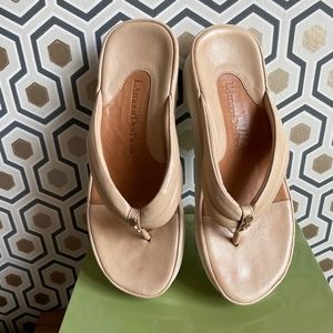 L'Amour Des Pieds neutral colored summer thong sandal size 6.5